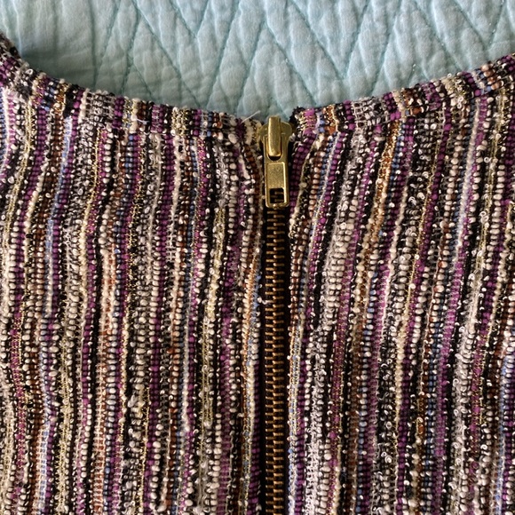 Purple interwoven w gold dress. Gold button & zipper. Shoulder pads. - Picture 11 of 12